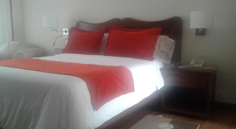 Hotel Santa Lucia Boutique Spa Bogotá Eksteriør bilde A bed with a duvet cover
